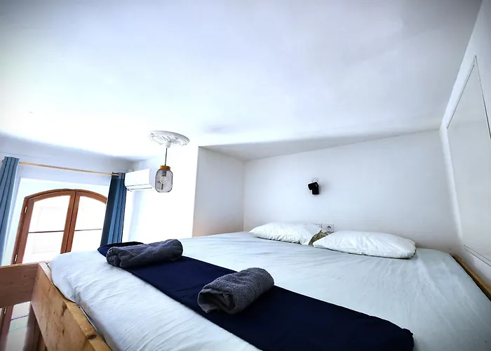 Big Flat - Le Cala - Center - 4 Bedrooms, Sleeps 13, Near Beach, Train Station, Parking, Wifi, Air Conditioning I Group I Business I Family Apartment *